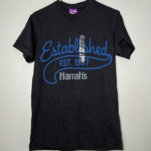 Men’s Harrah’s Casino short sleeve graphic shirt